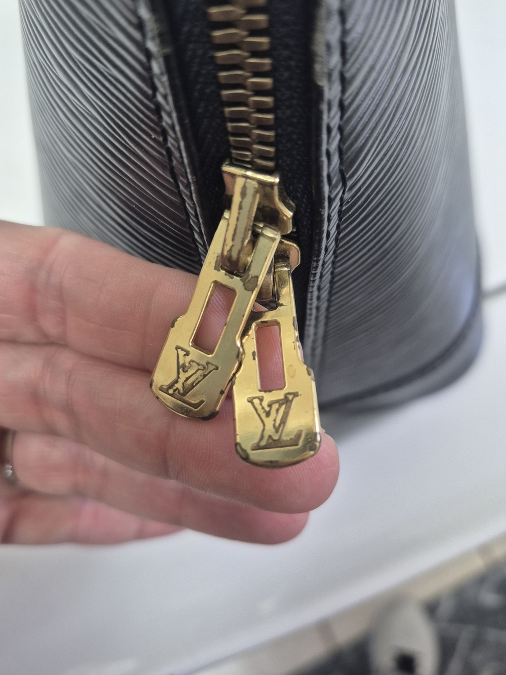 Louis Vuitton Black Epi Alma MI0969 - Picture 10 of 16